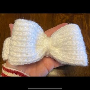 Handmade, white headband with bow for that special little girl 👧💗